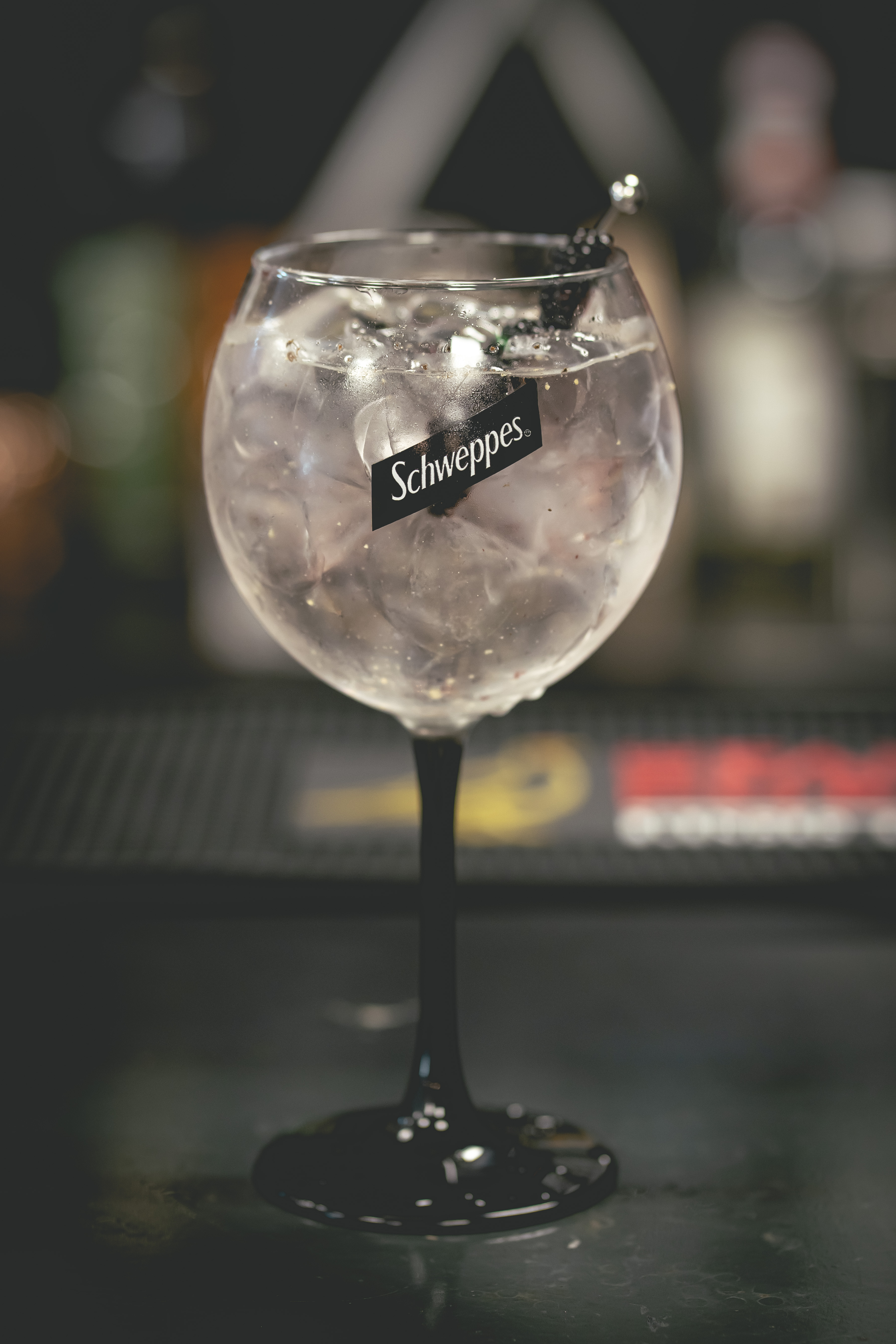 Schweppes Gin Tonic Pink